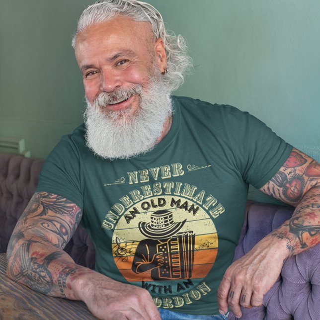 T-shirt Ne jamais sous-estimer un vieil homme - Accordiati (Créateur téléchargé)