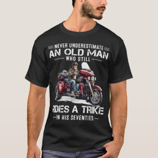 T-shirt Ne jamais sous-estimer un vieil homme qui monte en