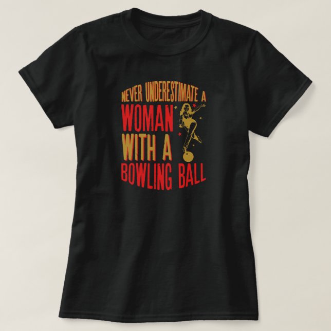 T-shirt Ne jamais sous-estimer une femme avec un ballon de (Design devant)