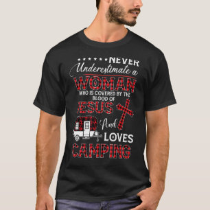 T-shirt Ne jamais sous-estimer une femme qui est couverte