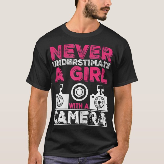 T-shirt Ne jamais sous-estimer une fille avec une caméra - (Devant)