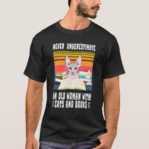 T-shirt Ne jamais sous-estimer une vieille femme avec des