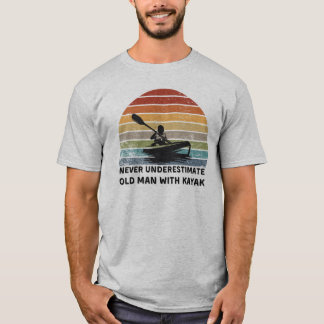 T-shirt Ne jamais sous-estimer Vieux homme avec kayak