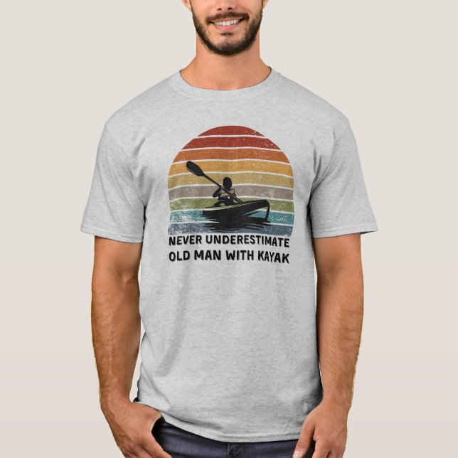 T-shirt Ne jamais sous-estimer Vieux homme avec kayak (Devant)