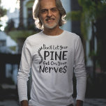 T-shirt Ne laissez pas votre colonne vertébrale monter sur<br><div class="desc">Chiropratique cool disant pour un chiropraticien. Avec la typographie moderne noire avec le dicton "Ne laissez pas votre colonne vertébrale tomber sur vos nerfs"</div>