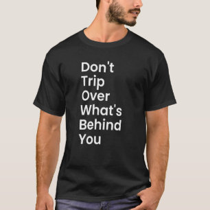 T-shirt Ne pas trébucher sur ce qui se cache derrière votr