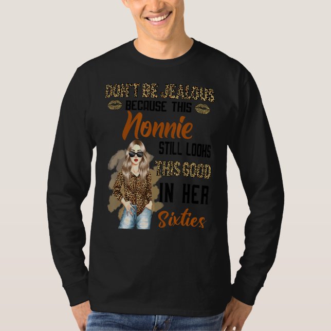 T-shirt Ne sois pas jaloux parce que cette Nonnie regarde  (Devant)
