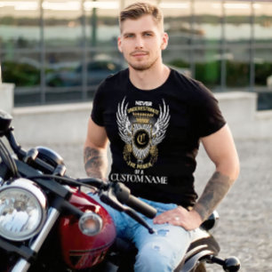 T-shirt Ne sous-estimez jamais la puissance du nom de fami