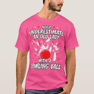 T-shirt Ne sous-estimez jamais le Old Lady Bowling Ball Gr
