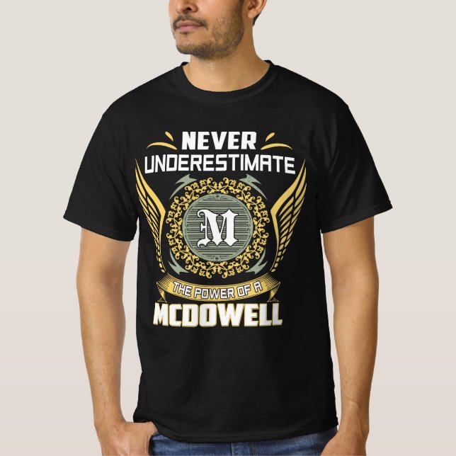 T-shirt Ne Sous-Estimez Jamais Le Pouvoir D'Un Mcdowell (Devant)