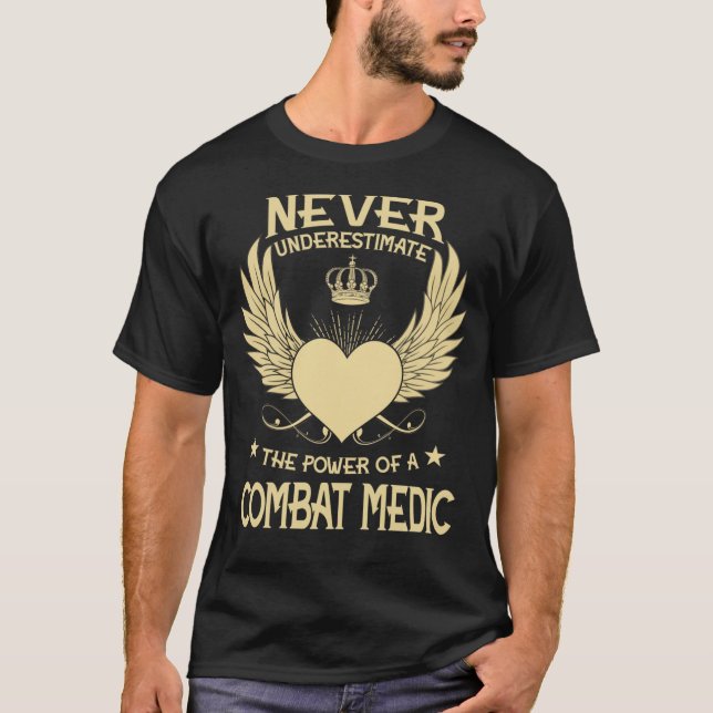 T-shirt Ne Sous-Estimez Jamais Le Pouvoir D'Un Médicament  (Devant)
