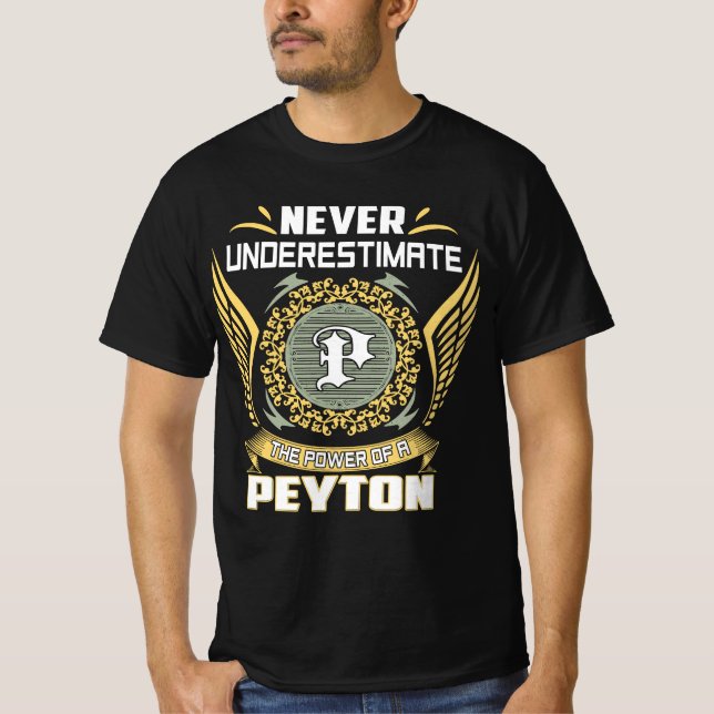 T-shirt Ne Sous-Estimez Jamais Le Pouvoir D'Un Peyton (Devant)