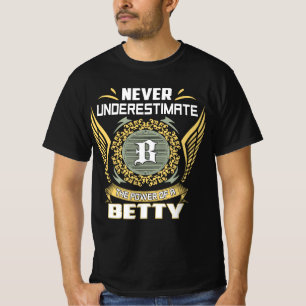 T-shirt Ne sous-estimez jamais le pouvoir d'une Betty