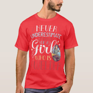 T-shirt Ne sous-estimez jamais le pouvoir d'une fille qui 