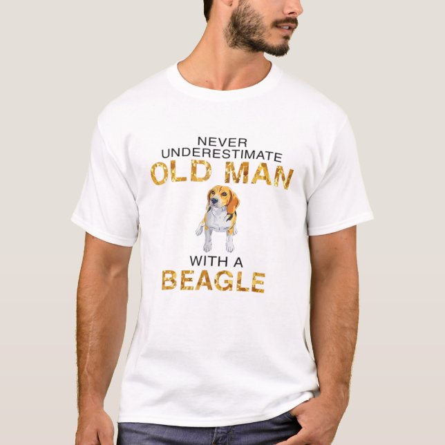 T-shirt Ne Sous-Estimez Jamais Le Vieux Homme Avec Un Beag (Devant)