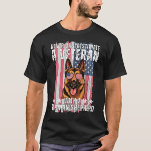 T-shirt Ne Sous-Estimez Jamais Un Vétéran Avec Un Berger A