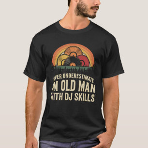 T-shirt Ne sous-estimez jamais un vieil homme avec des com