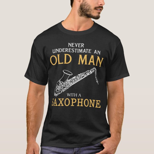 T-shirt Ne sous-estimez jamais un vieil homme avec un saxo (Devant)