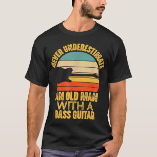 T-shirt Ne sous-estimez jamais un vieil homme avec une gui