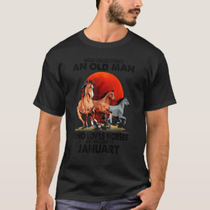 T-shirt Ne sous-estimez jamais un vieil homme qui aime les