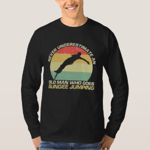 T-shirt Ne sous-estimez jamais un vieil homme qui fait du