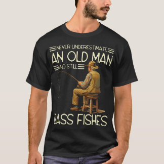 T-shirt Ne sous-estimez jamais un vieil homme qui pêche en