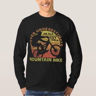 T-shirt Ne Sous-Estimez Jamais Un Vieux Gars En VTT