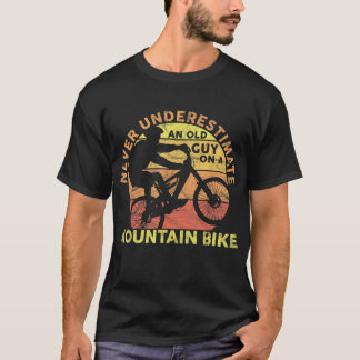 T-shirt Ne Sous-Estimez Jamais Un Vieux Gars En VTT