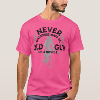 T-shirt Ne Sous-Estimez Jamais Un Vieux Gars Sur Un Cyclin
