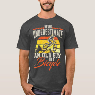 T-shirt Ne Sous-Estimez Jamais Un Vieux Gars Sur Un Cyclin