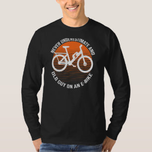 T-shirt Ne Sous-Estimez Jamais Un Vieux Gars Sur Un Vélo É
