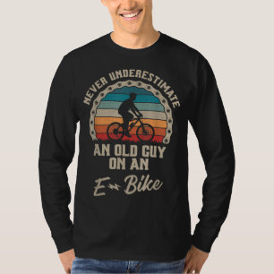 T-shirt Ne Sous-Estimez Jamais Un Vieux Gars Sur Un Vélo E