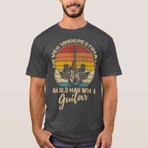 T-shirt Ne Sous-Estimez Jamais Un Vieux Homme Avec Une Pla