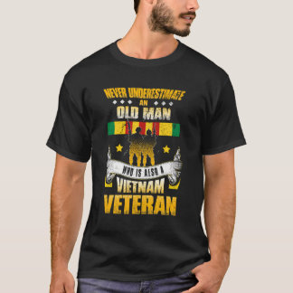 T-shirt Ne Sous-Estimez Jamais Un Vieux Homme Qui Est Égal