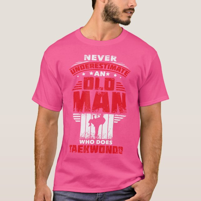 T-shirt Ne Sous-Estimez Jamais Un Vieux Homme Qui Fait Du  (Devant)