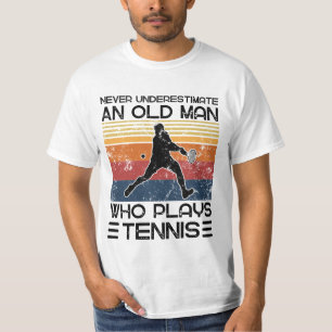 T-shirt Ne Sous-Estimez Jamais Un Vieux Homme Qui Joue Au