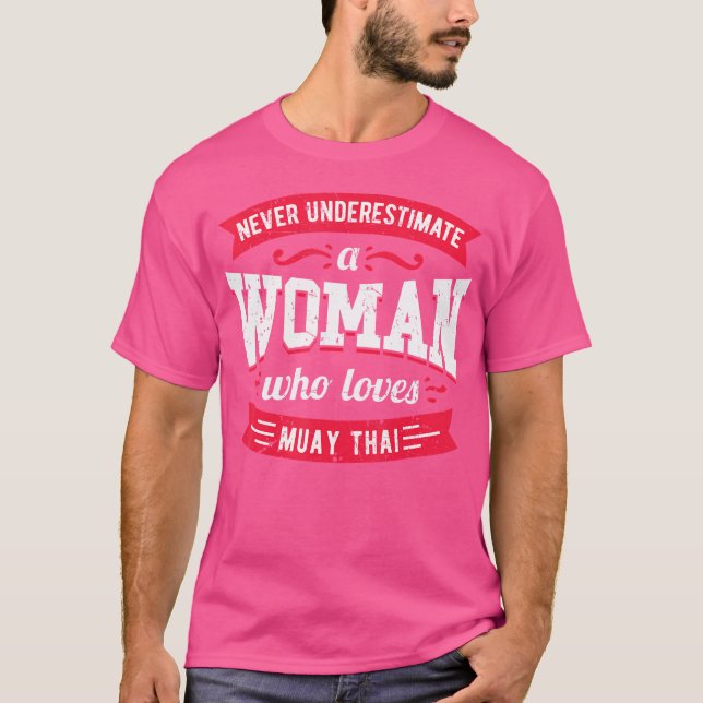 T-shirt Ne Sous-Estimez Jamais Une Femme Qui Aime Beaucoup (Devant)