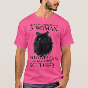 T-shirt Ne Sous-Estimez Jamais Une Femme Qui Aime Les Chat