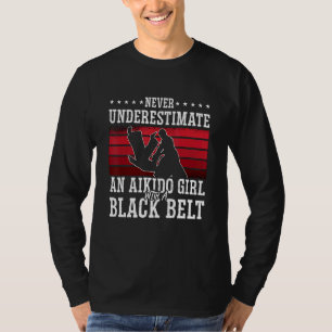 T-shirt Ne sous-estimez jamais une fille d'aikido Samouraï