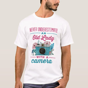 T-shirt Ne sous-estimez jamais une vieille dame avec un ap