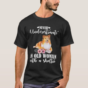 T-shirt Ne Sous-Estimez Jamais Une Vieille Femme Avec Étag