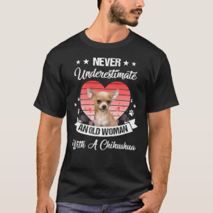 T-shirt Ne Sous-Estimez Jamais Une Vieille Femme Avec Un C