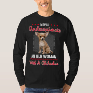 T-shirt Ne Sous-Estimez Jamais Une Vieille Femme Avec Un C