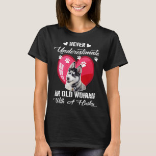 T-shirt Ne Sous-Estimez Jamais Une Vieille Femme Avec Un C
