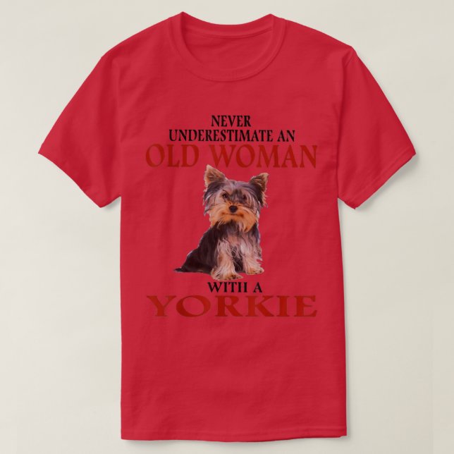 T-shirt Ne Sous-Estimez Jamais Une Vieille Femme Avec YORK (Design devant)