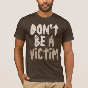 T-shirt Ne soyez pas une obscurité de slogan de victime