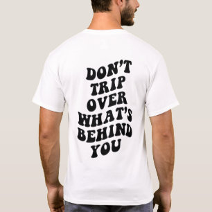 T-shirt Ne trébuchez pas sur ce qui est derrière vous Drôl