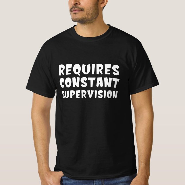 T-shirt Nécessite une surveillance constante (Devant)