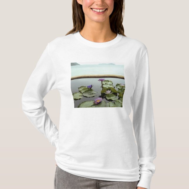 T-shirt Nénuphars dans l'étang par l'océan (Devant)