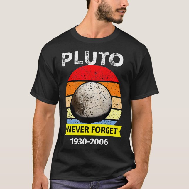 T-shirt Never Forget Pluto Funny Space Science Retro Astro (Devant)